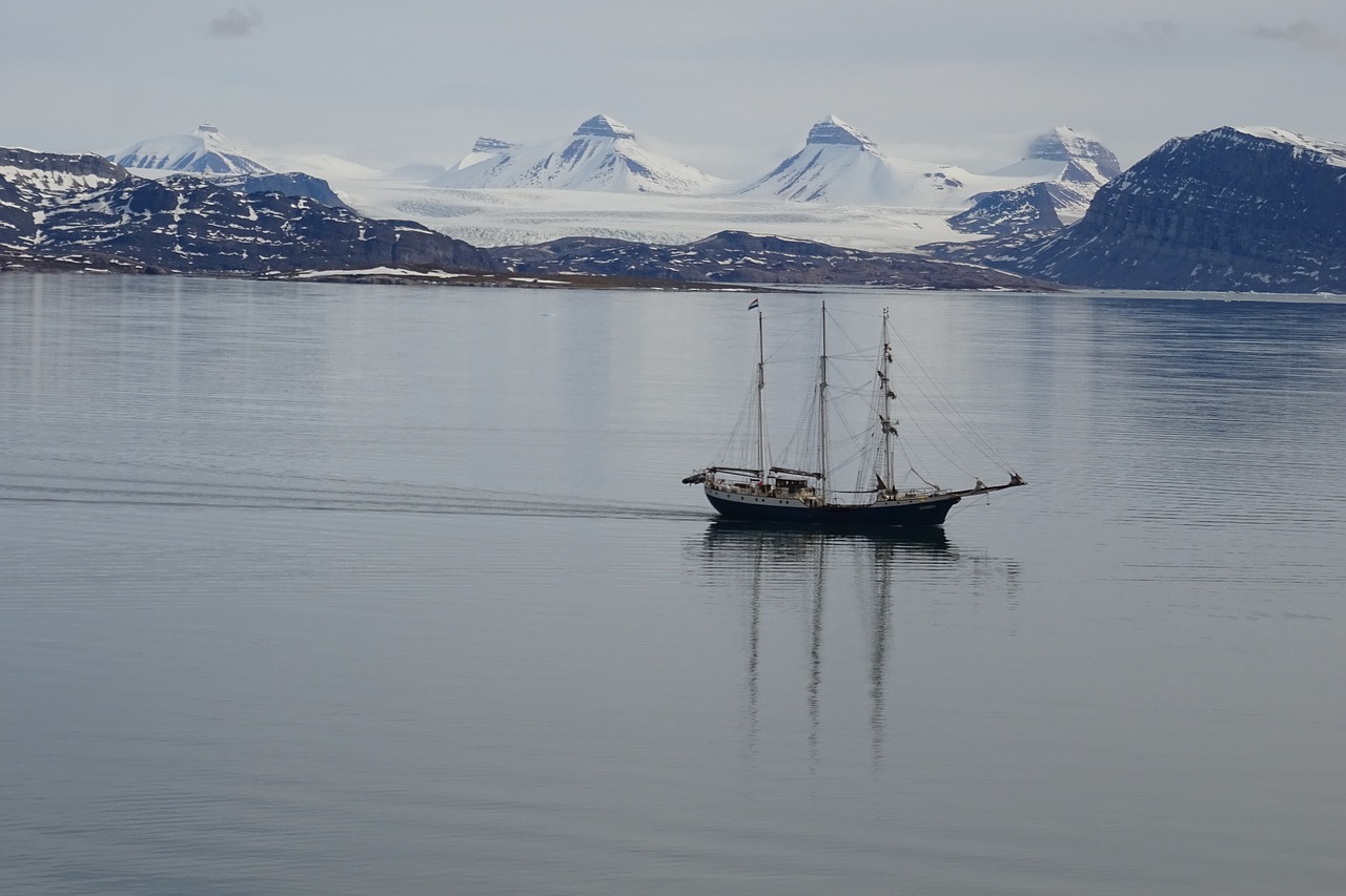 arctic ocean  ship  landscape free photo