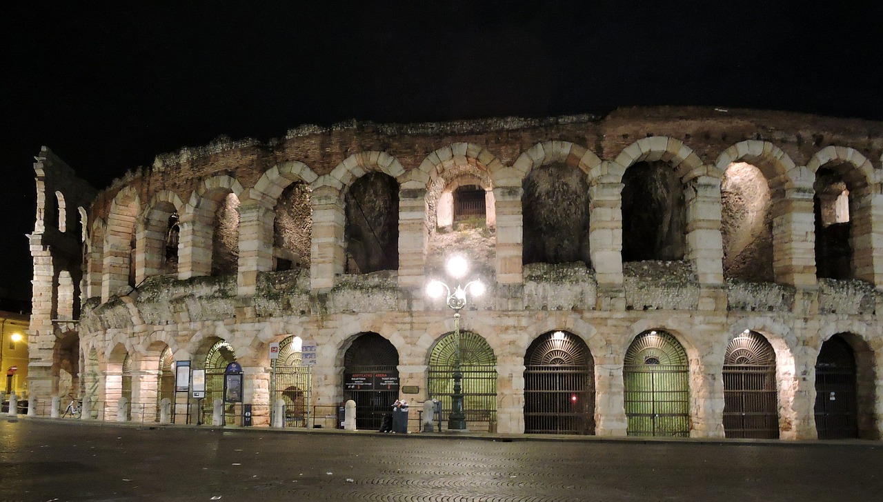 arena verona night free photo