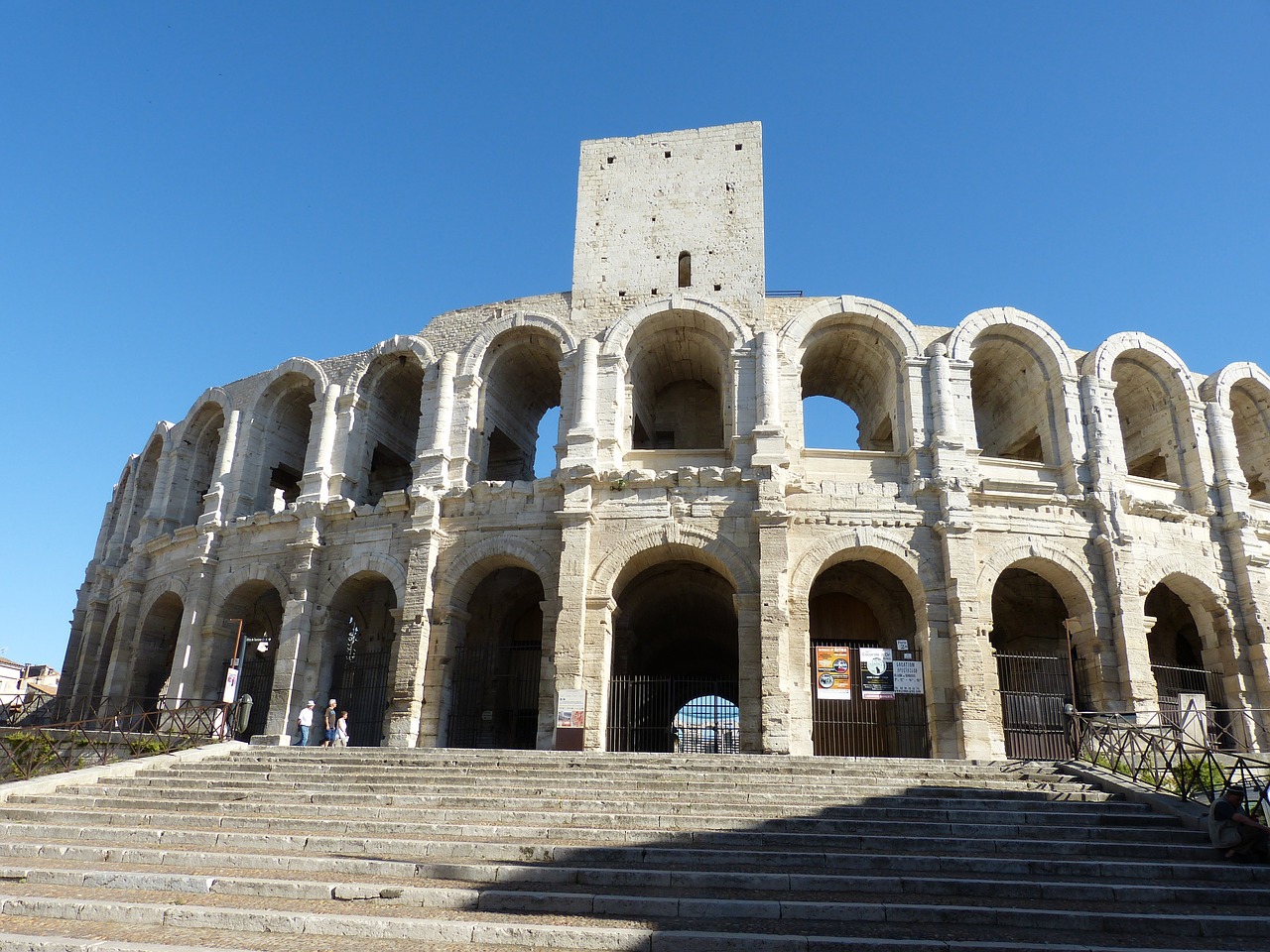 arles france old town free photo