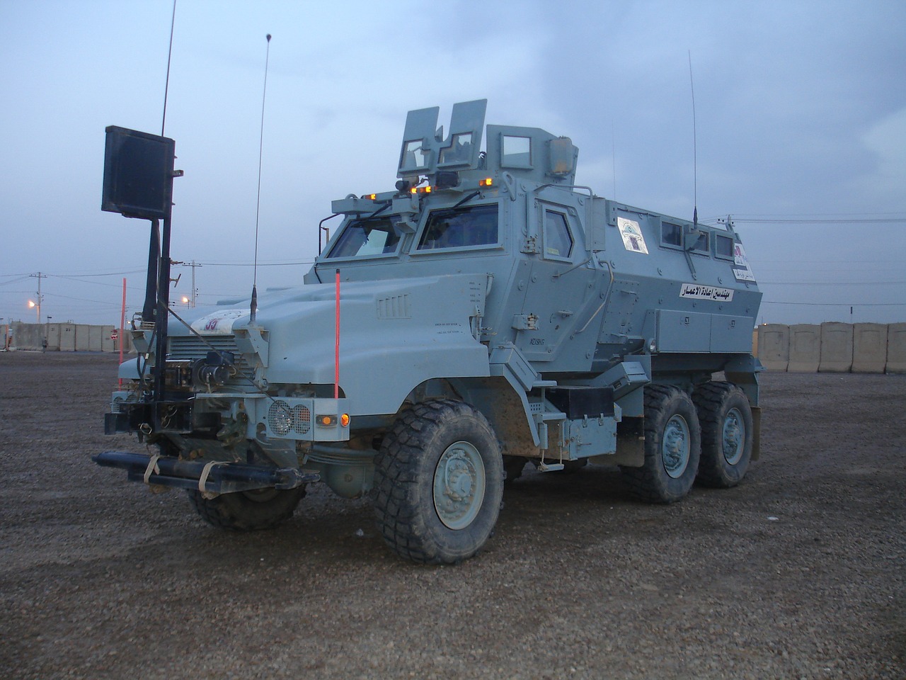 armored vehicle blue army free photo