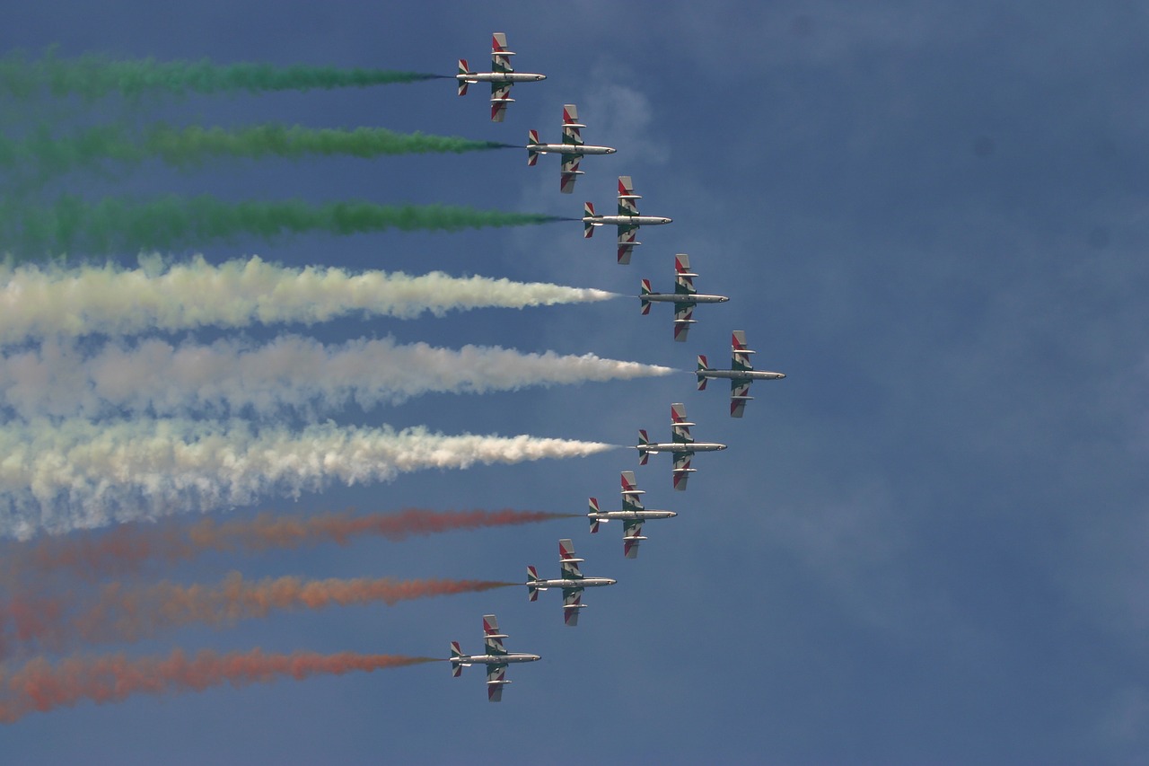arrows tricolor italiane free photo