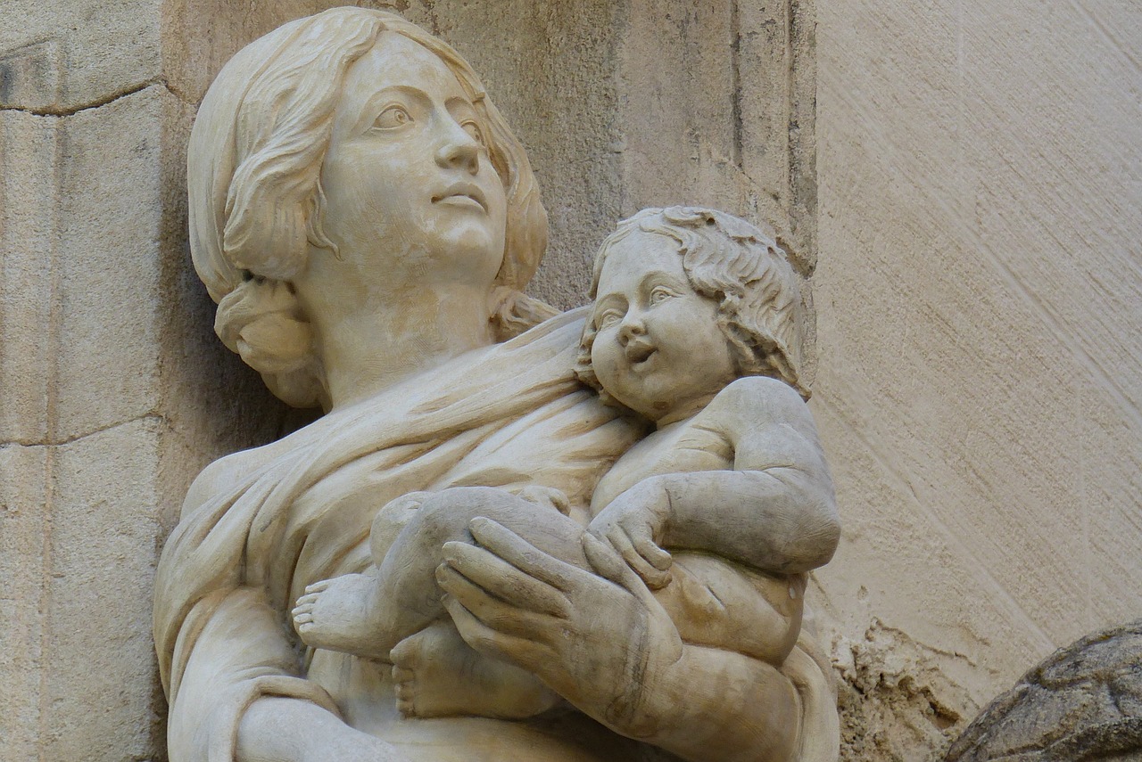 art decor virgin and child statue free photo