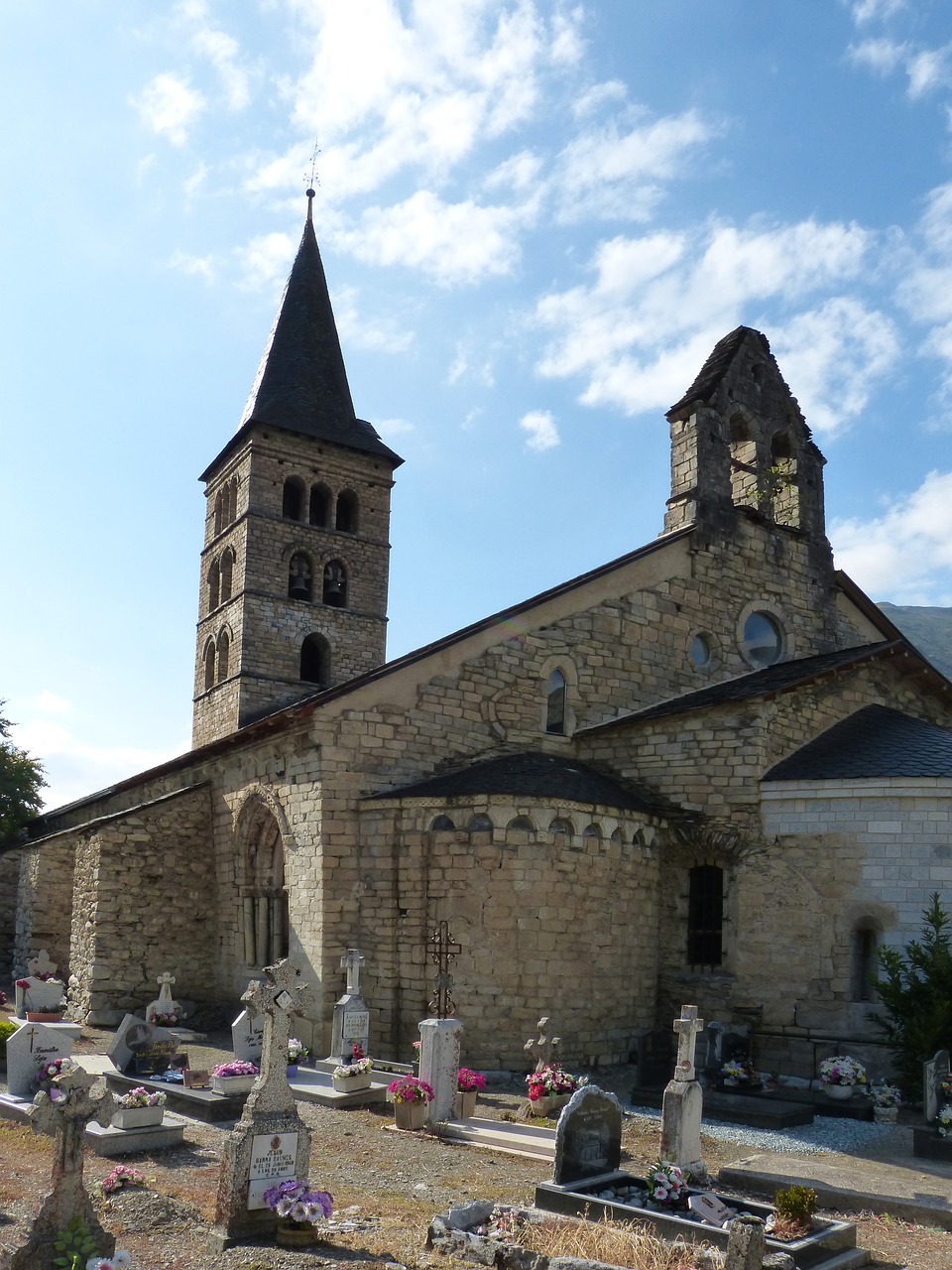arties romanesque church free photo
