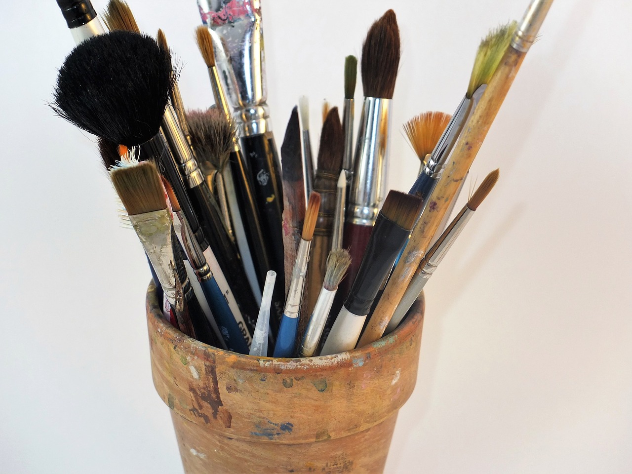 artist's brushes brushes brush pot free photo