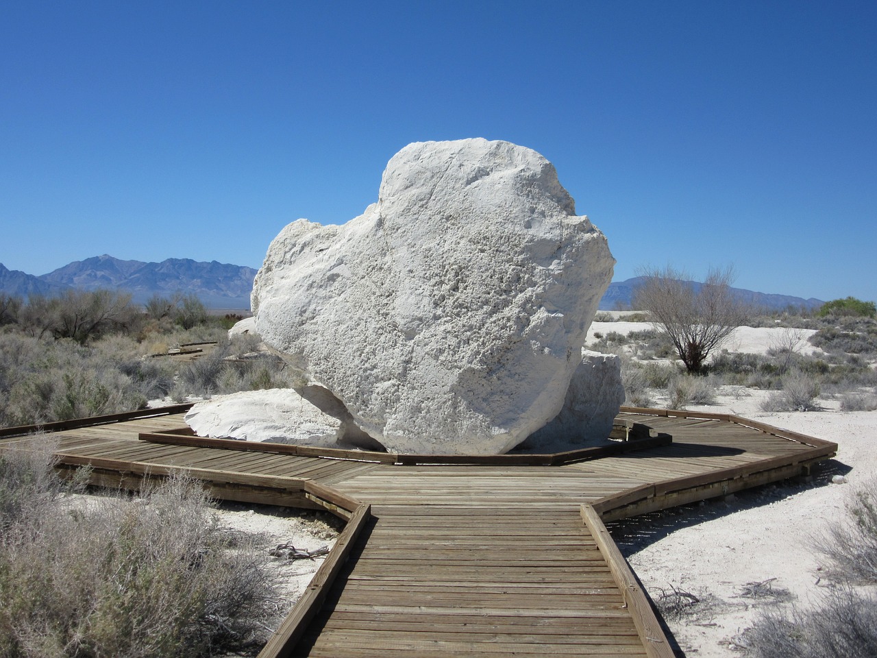 ash meadows rock dessert free photo