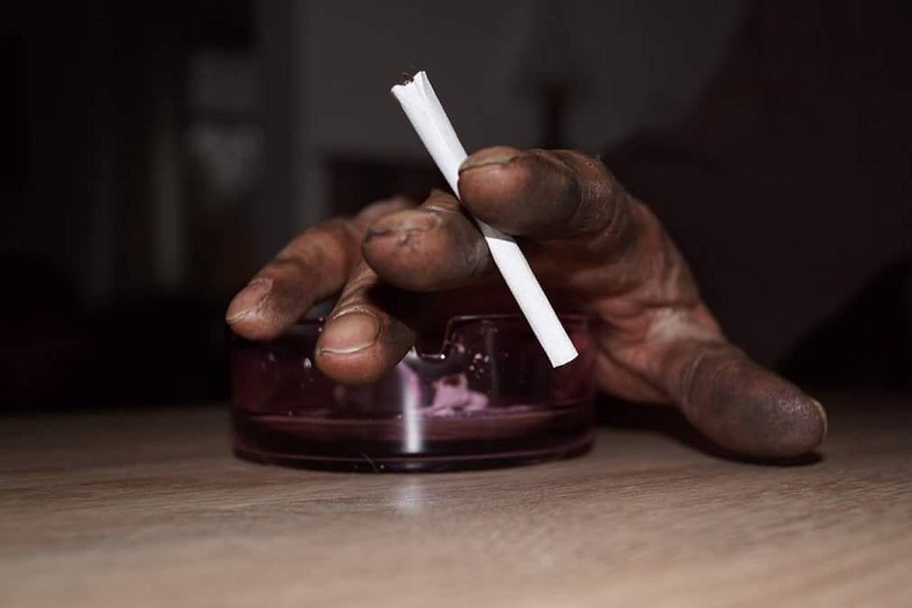 ashtray  hand  cigarette free photo