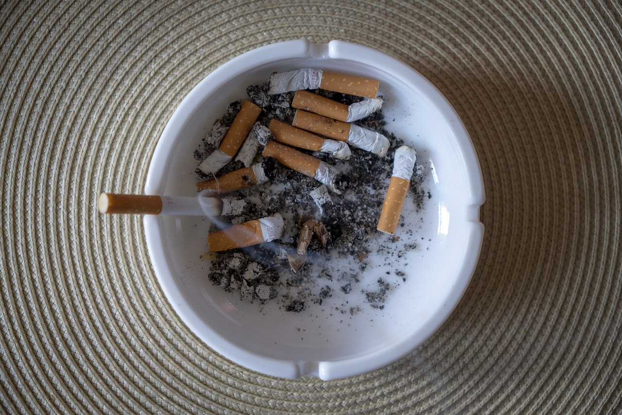 ashtray  smoking  tilt free photo