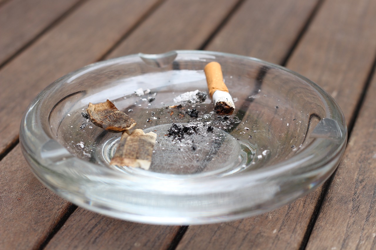 ashtray stubbing snuff free photo