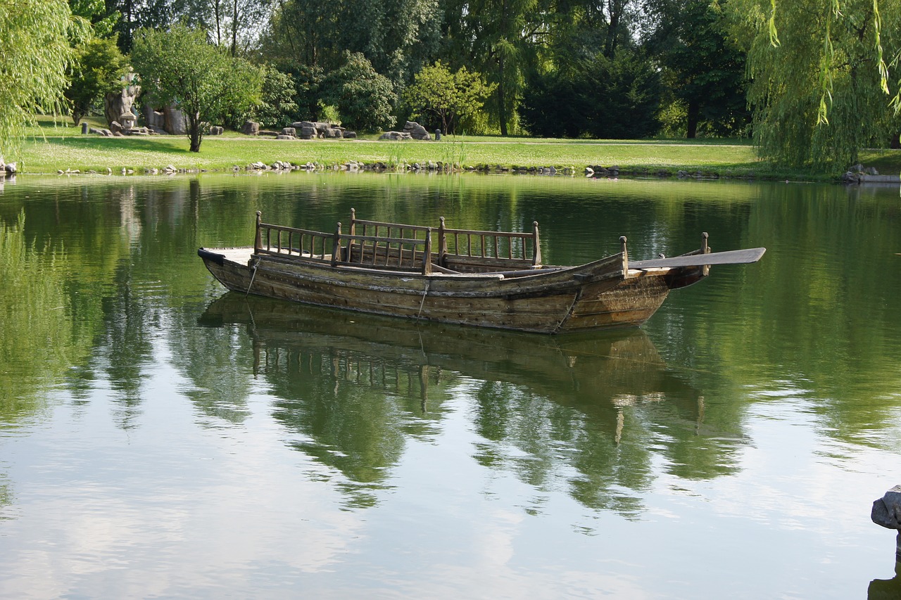 asian boat water lake free photo