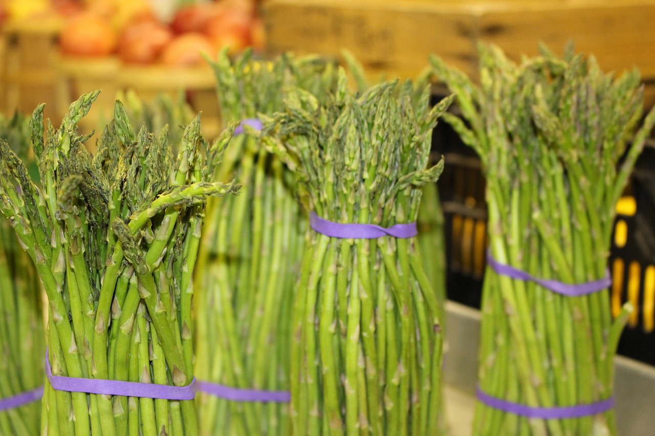 asparagus farmers market vegetable free photo