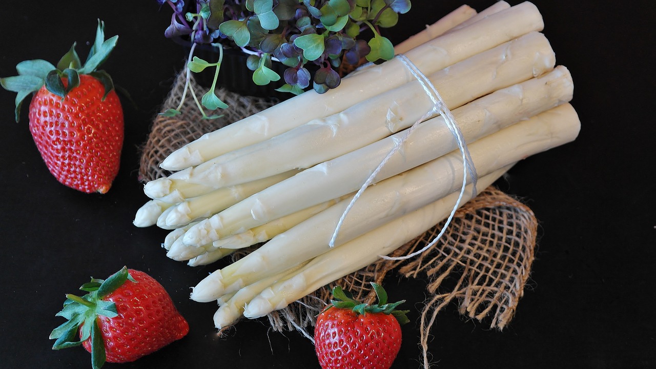 asparagus strawberries spring free photo