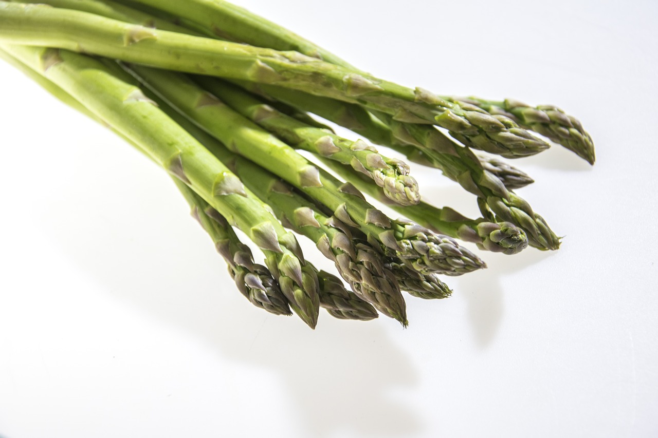 asparagus vegetables green free photo