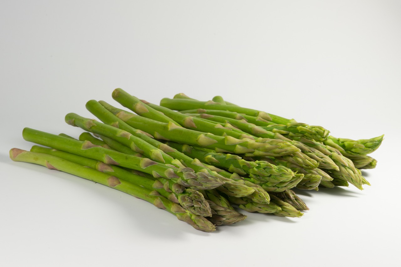 asparagus green vegetable free photo