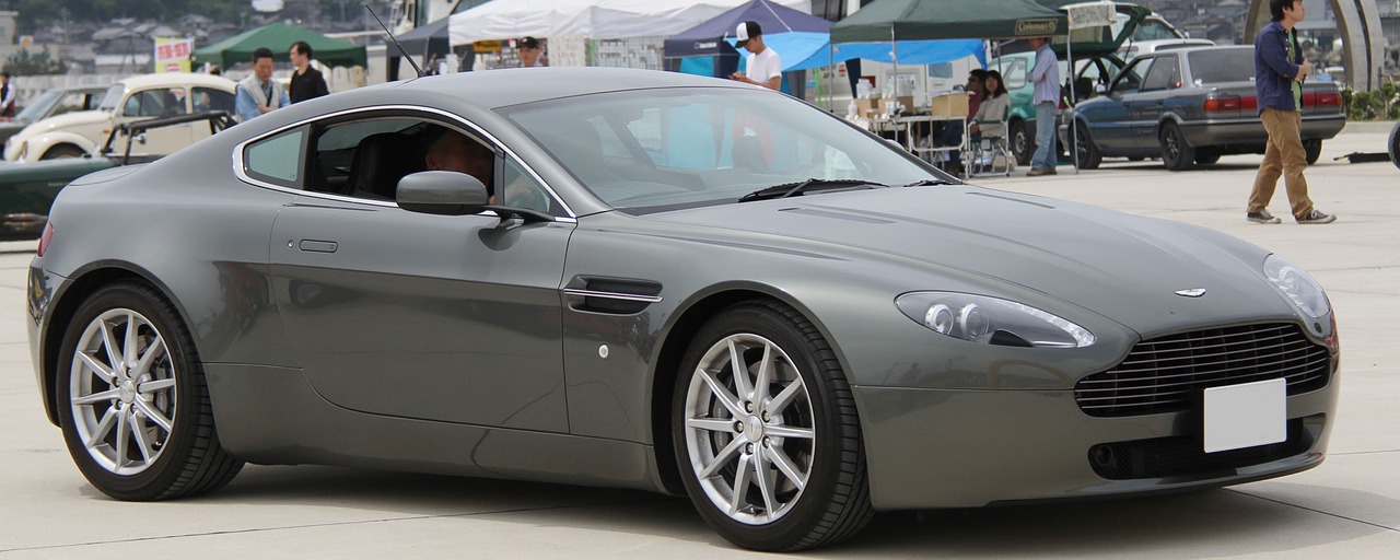 aston martin v8 free photo