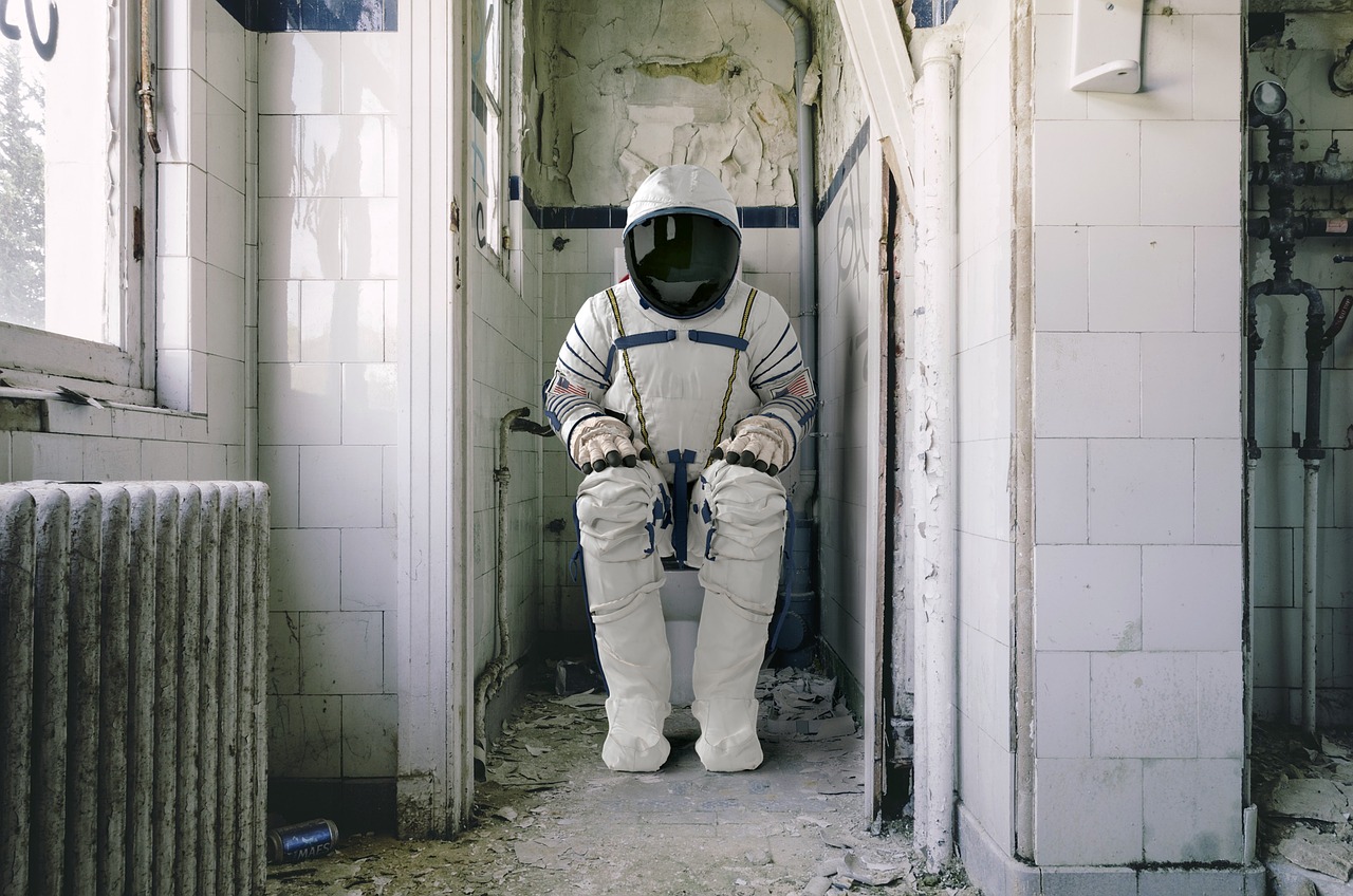 astronaut  wc  space travel free photo