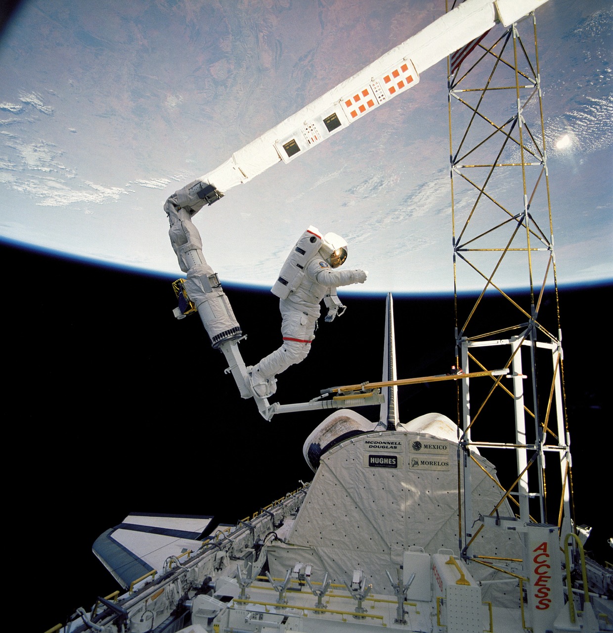 astronaut spacewalk iss free photo