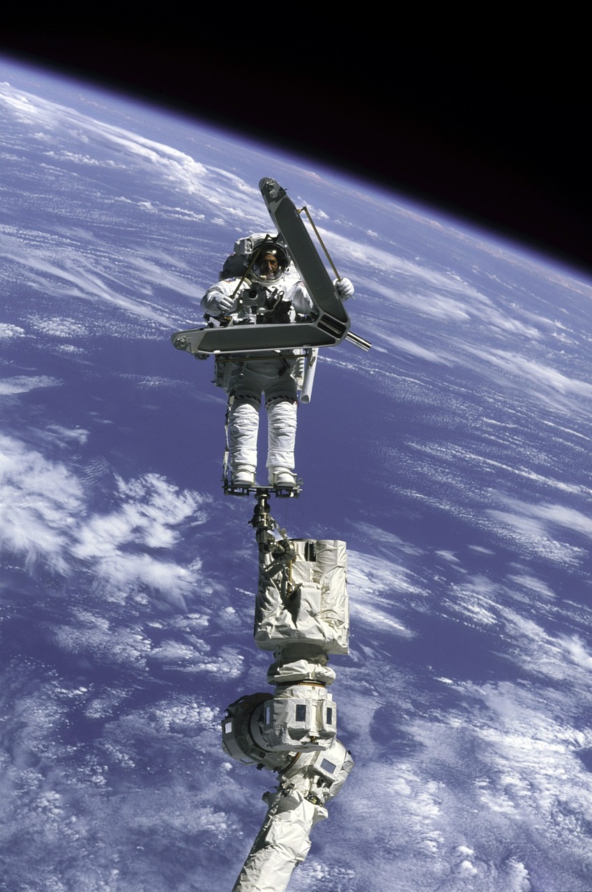 astronaut spacewalk space shuttle free photo