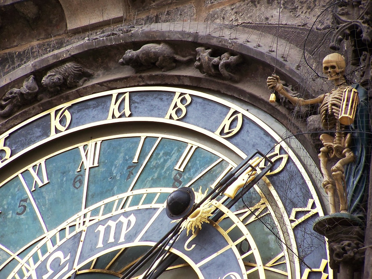 astronomical clock dead time free photo