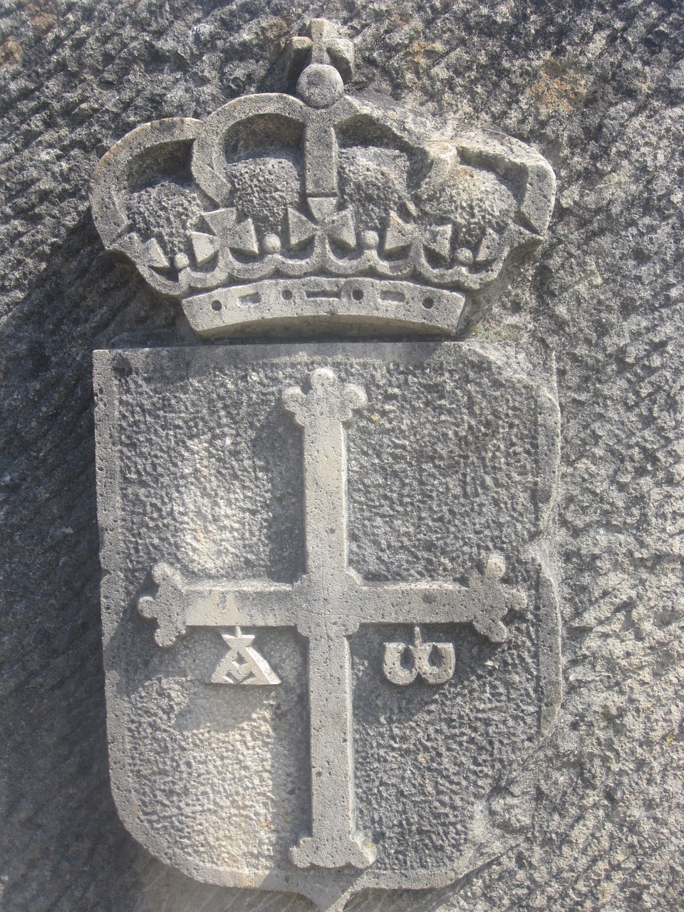 asturias stone coat of arms free photo