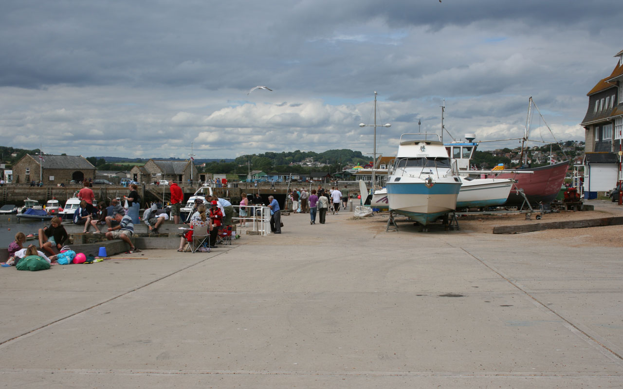 harbour people holidaymakers free photo