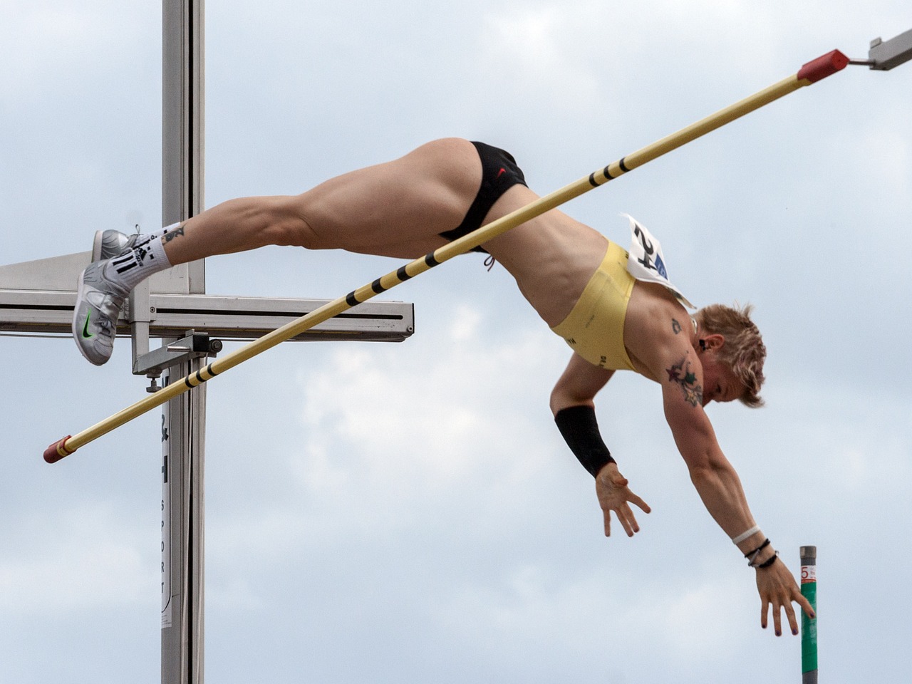 athletics pole vault sport free photo