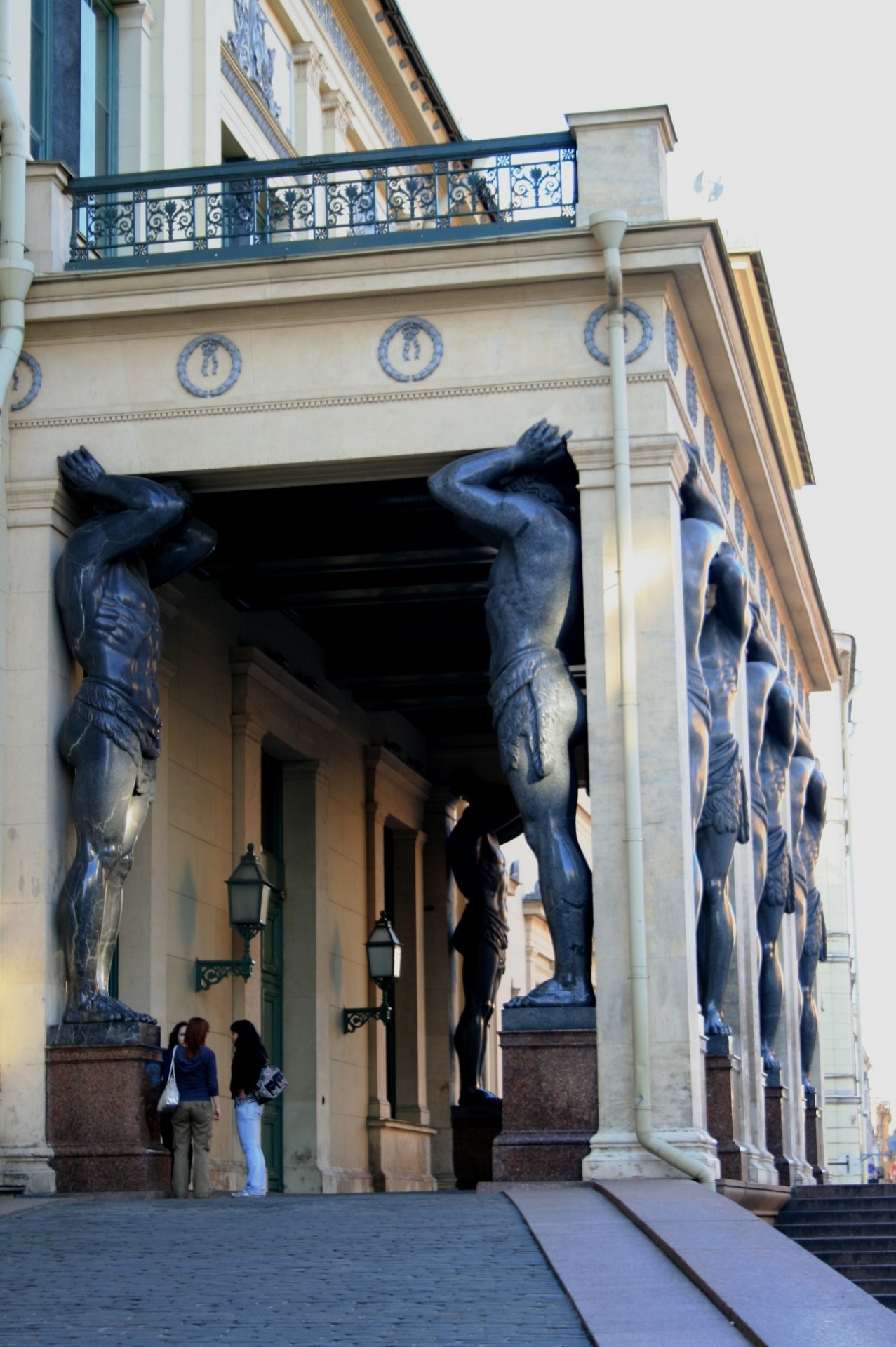 statues atlantes entrance free photo