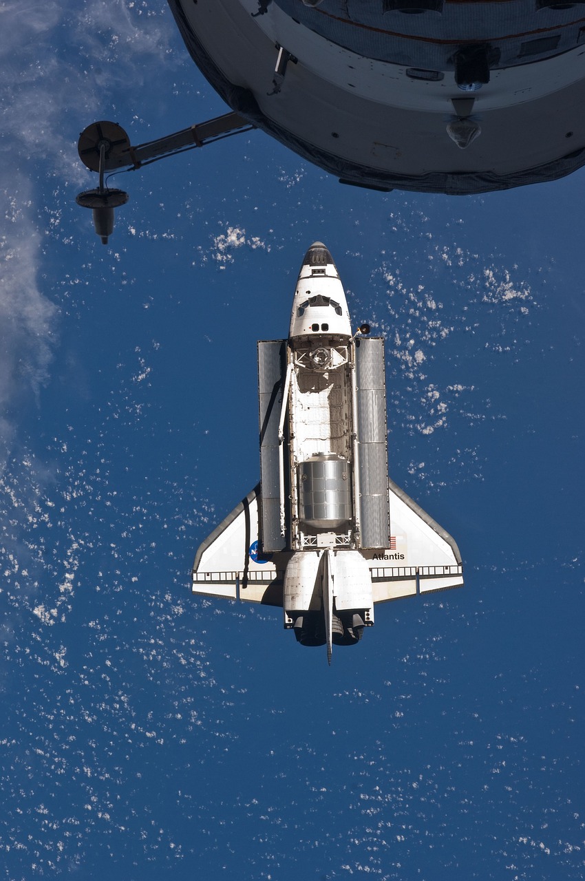 atlantis space shuttle docking free photo