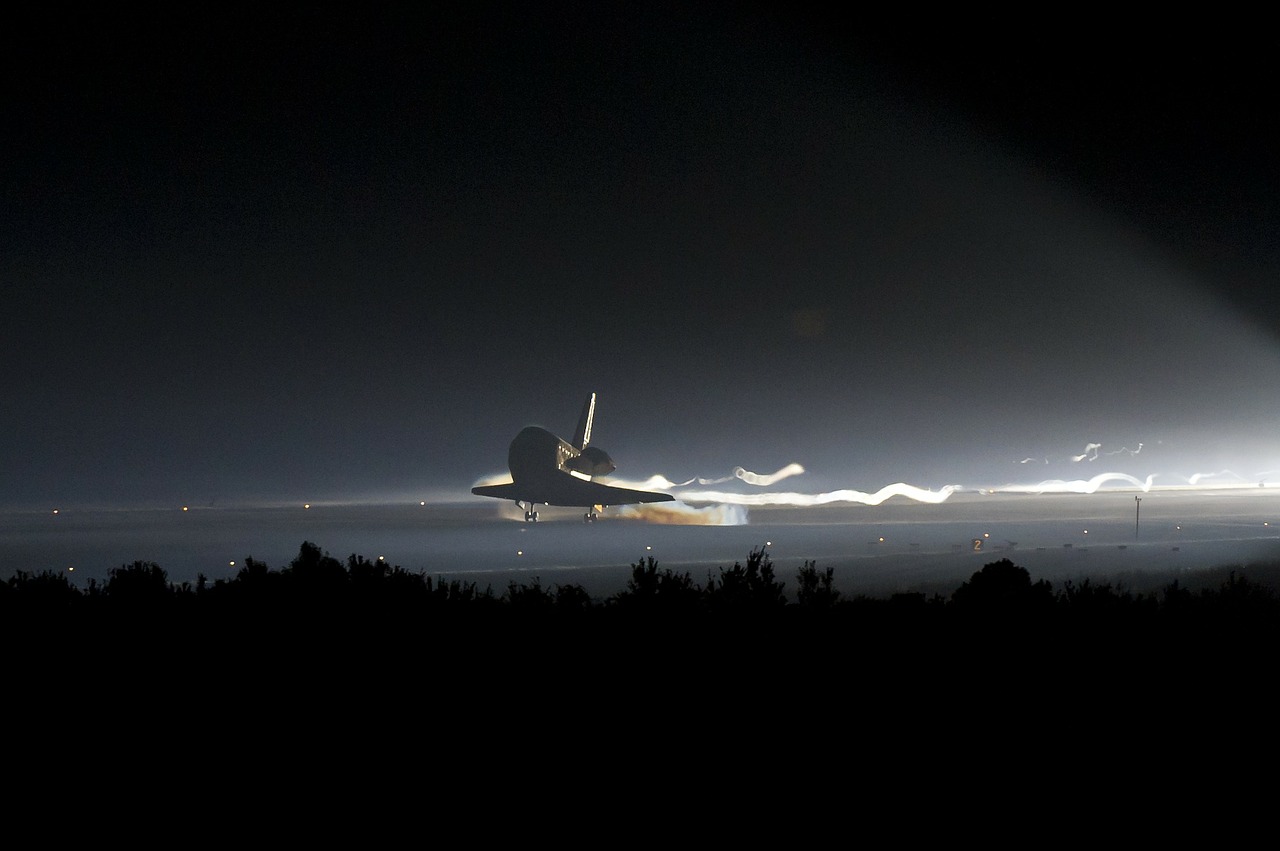 atlantis space shuttle landing free photo