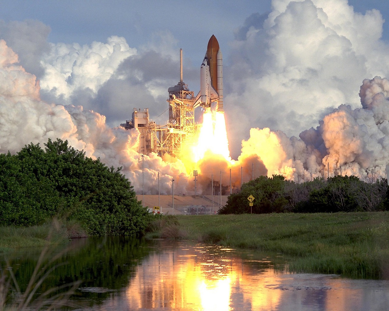 atlantis space shuttle launch reflection free photo