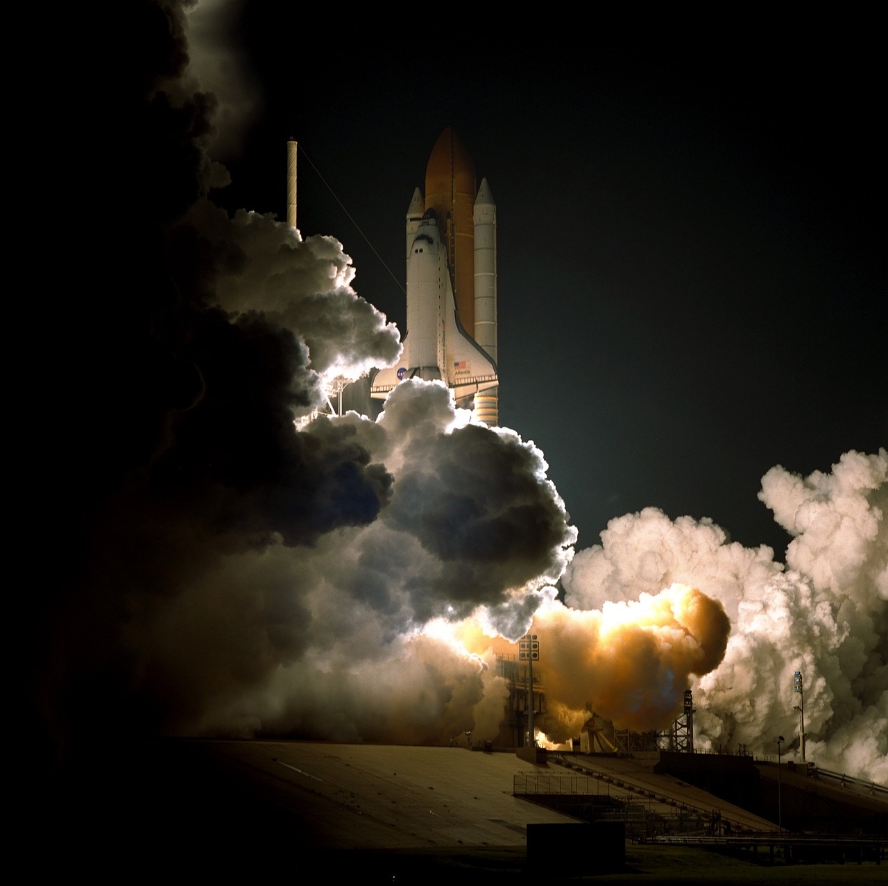 atlantis space shuttle launch liftoff night free photo