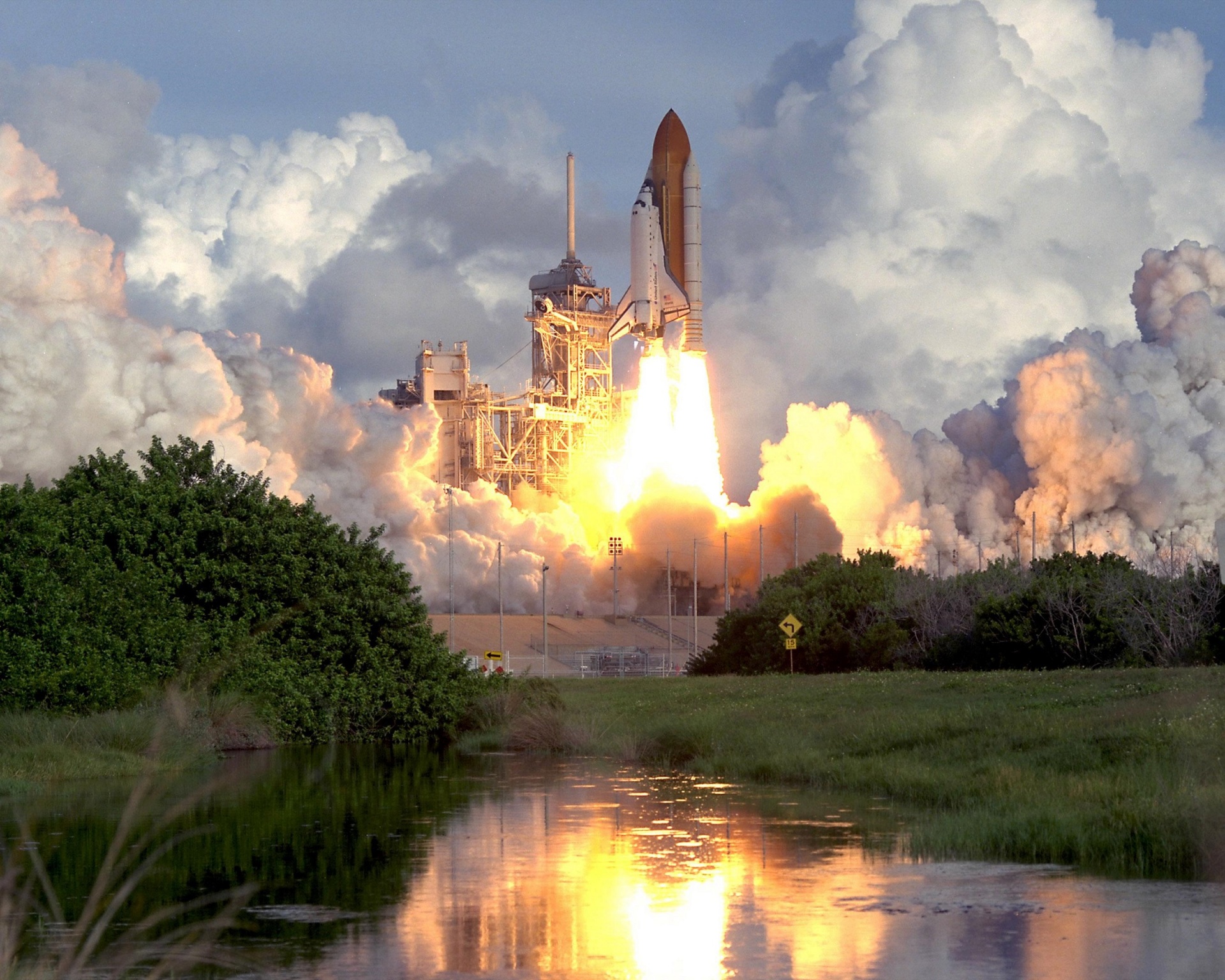 atlantis space shuttle launch mission free photo