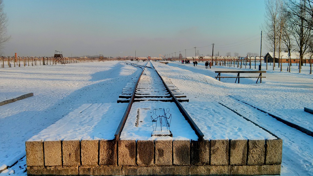 auschwitz poland impasse free photo