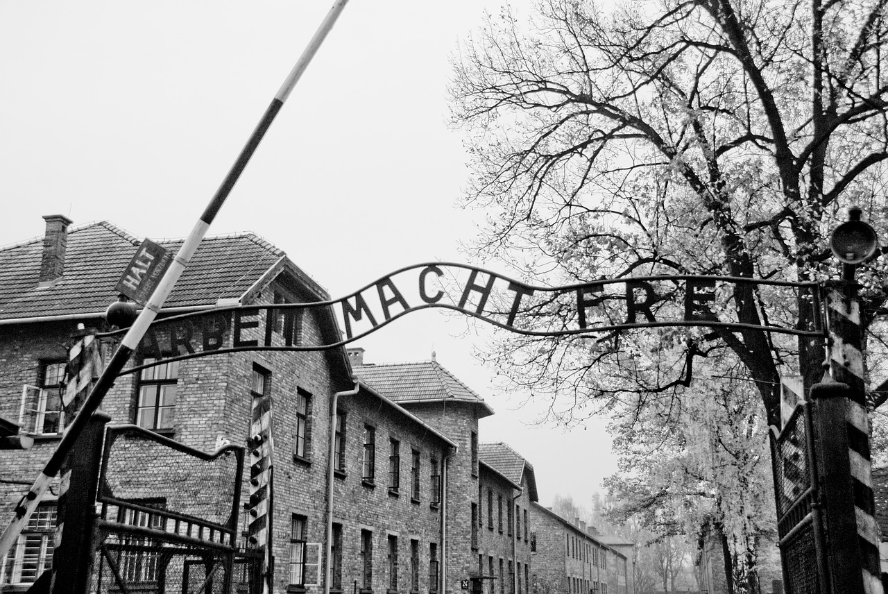 auschwitz gate holocaust free photo