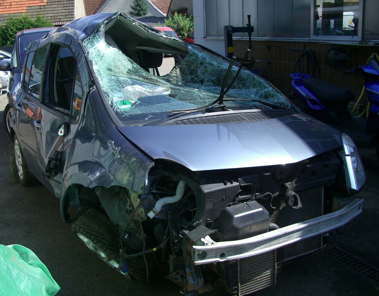 auto accident total damage free photo