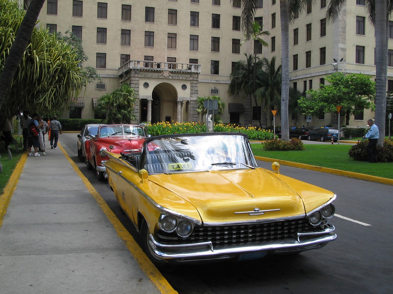 auto hotel havana free photo