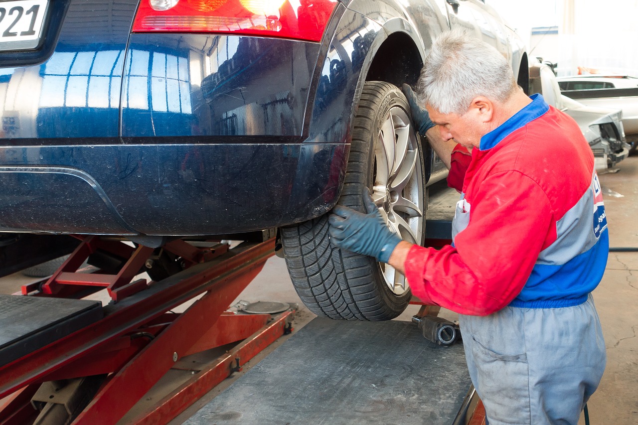 auto repair repair lift free photo