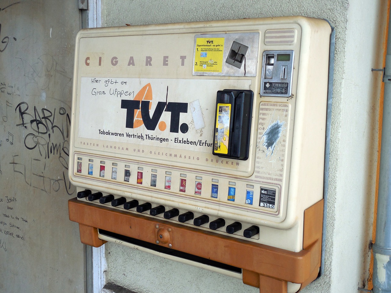 automatic cigarettes cigarette machine free photo