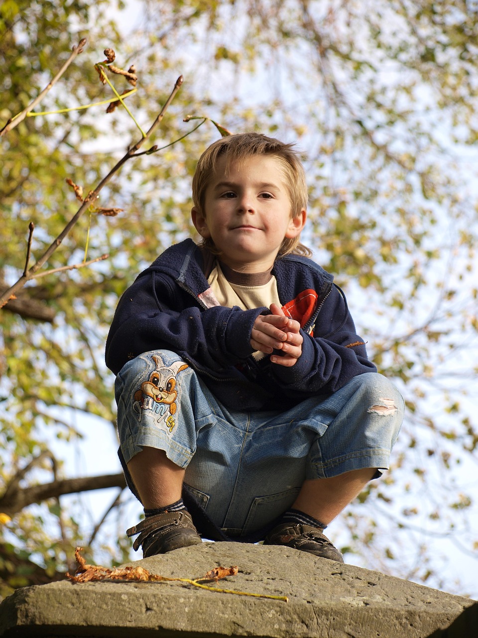 autumn child squat free photo