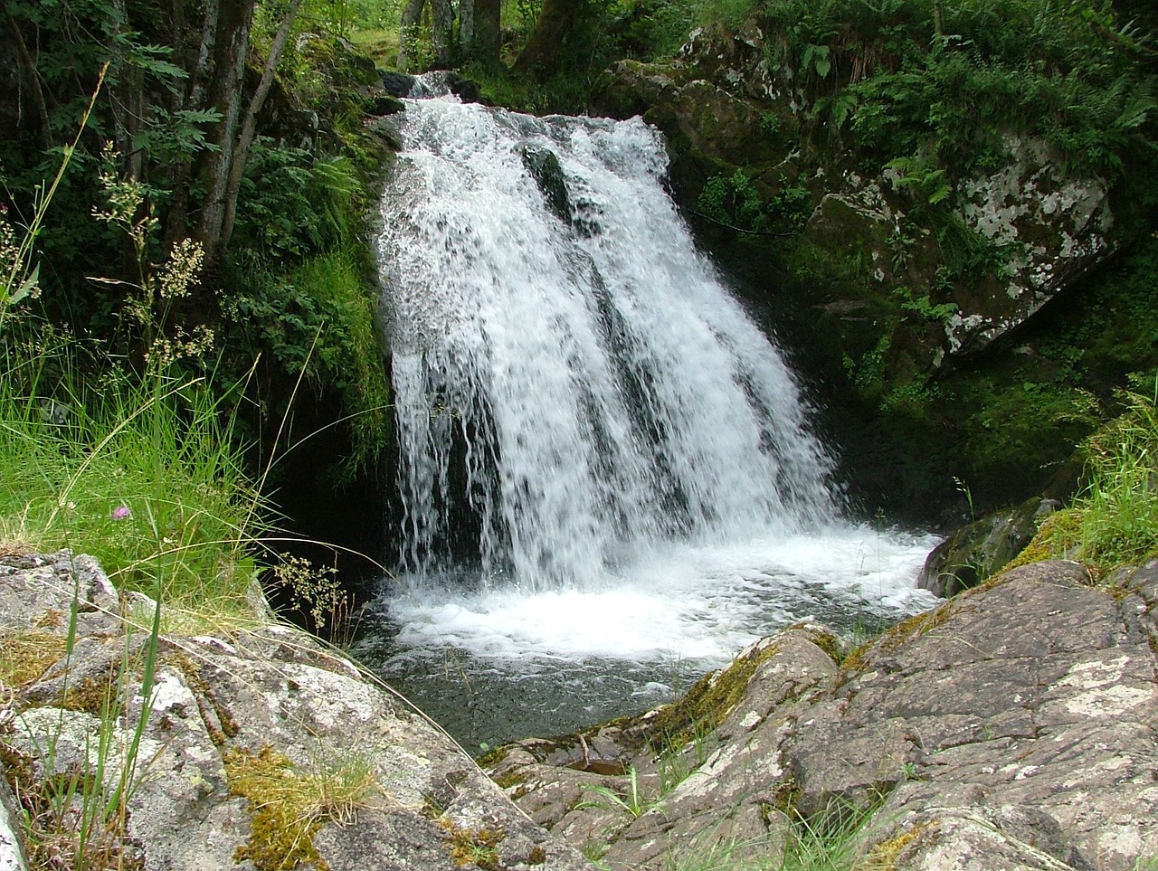 auvergne waterfall water free photo