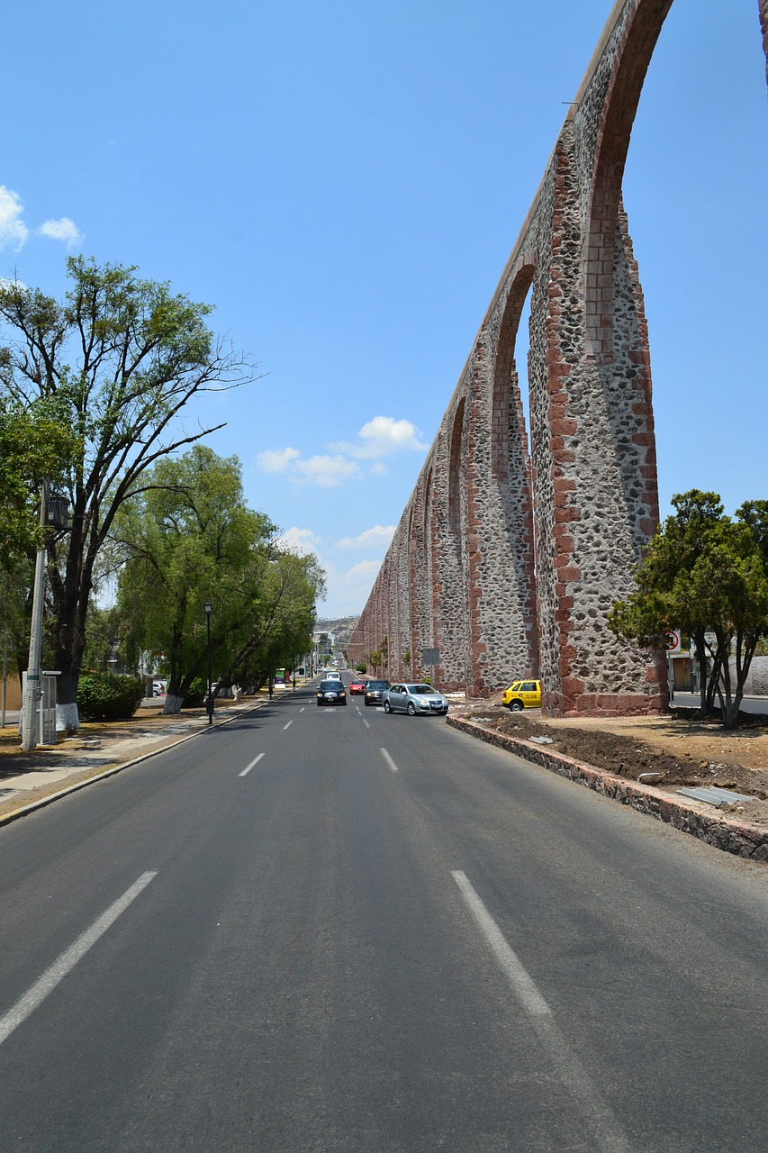 avenue queretaro mexico free photo