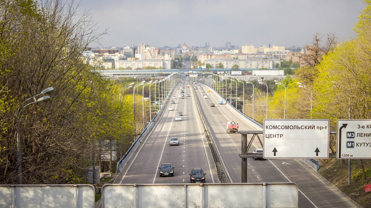 avenue  highway  moscow free photo