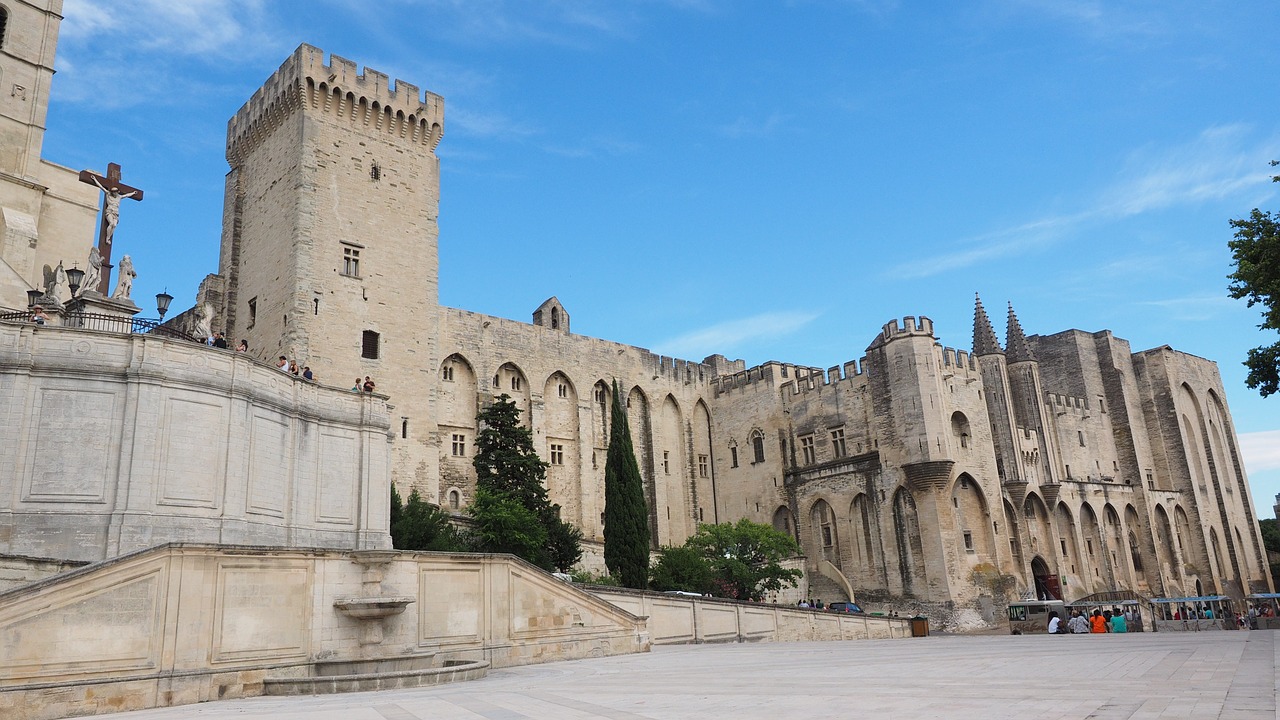 avignon palais des papes city free photo