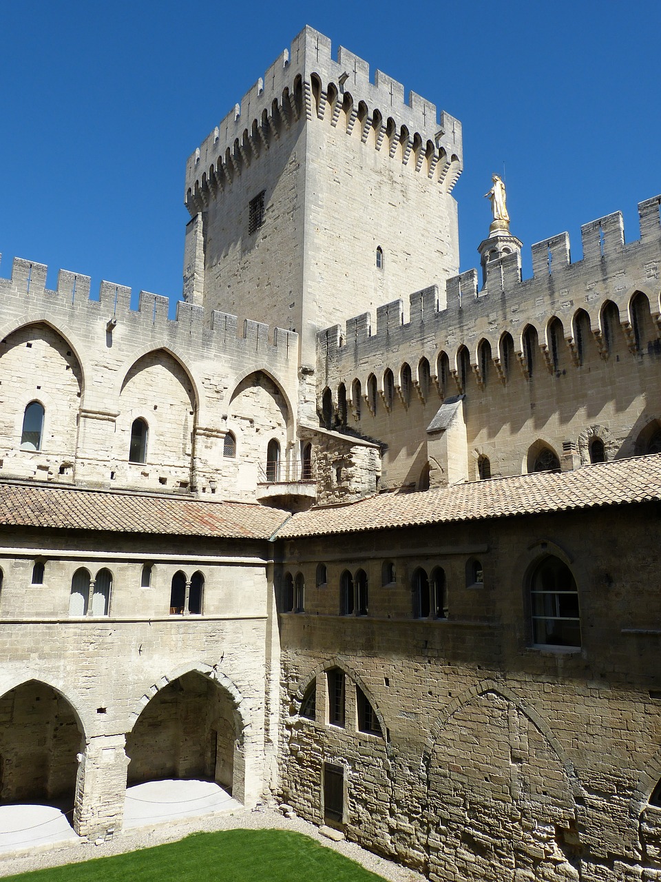 avignon france palais des papes free photo