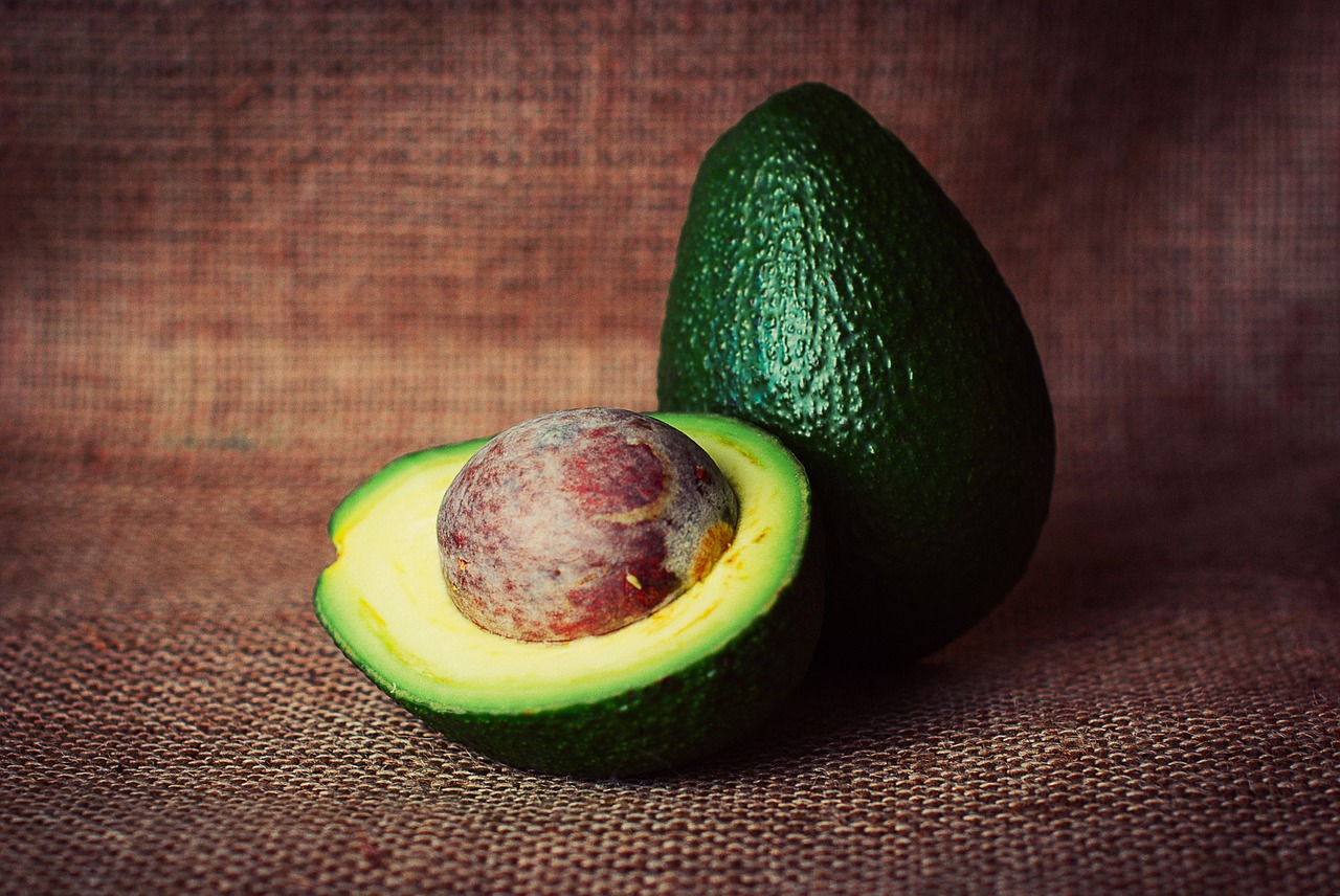 avocado vegetable cut free photo