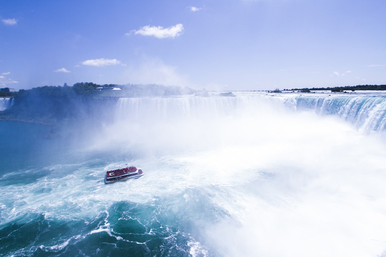 awesome blue boat free photo