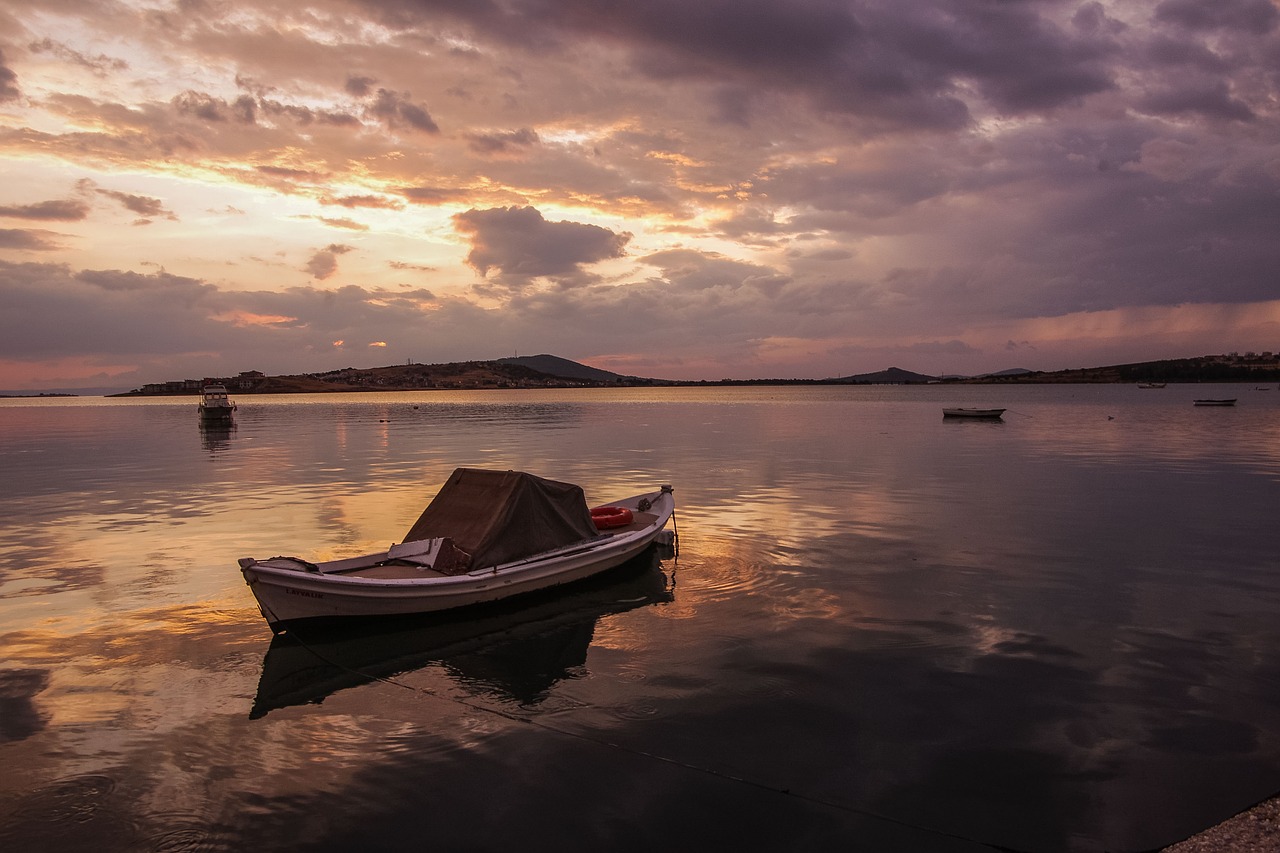 ayvalýk boat sunset free photo