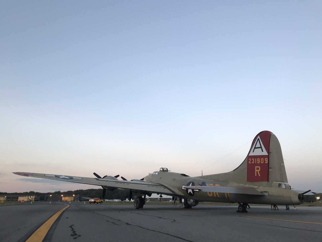 b-17 ww2 bomber plane free photo