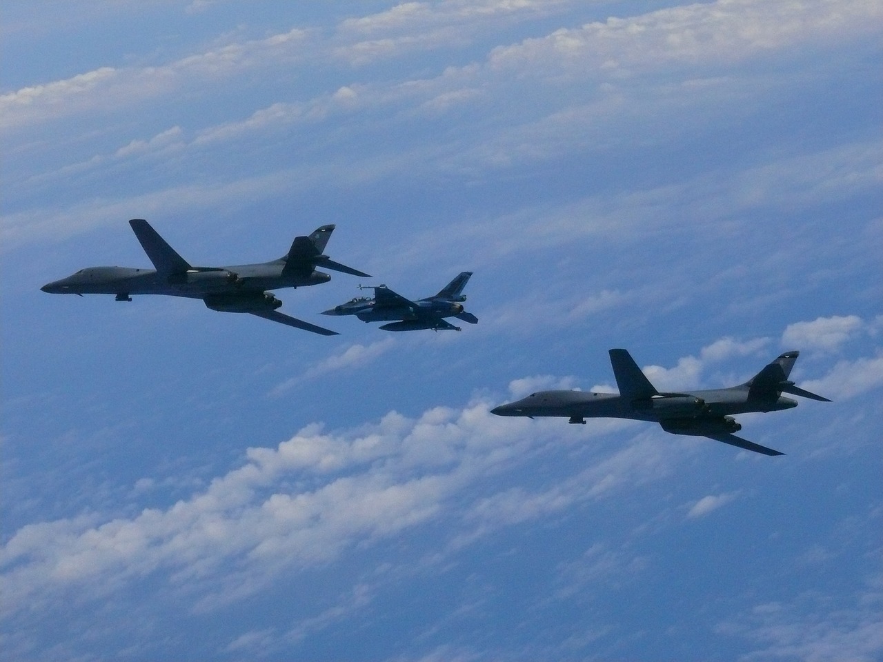 b-1b lancer bomber free photo