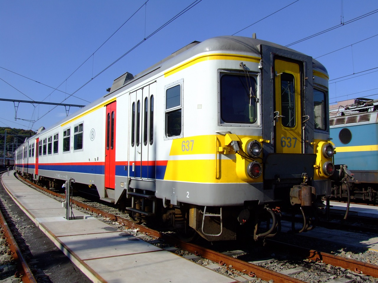 b 637 belgium train free photo