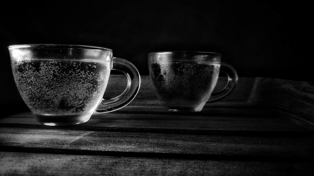 b w  black and white  cups free photo